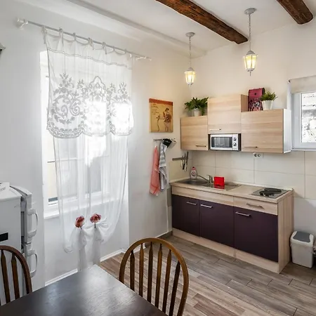 Bosa Apartment Split